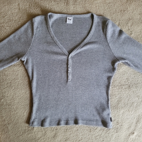 Aritzia TNA waffle knit Henley long sleeve shirt size large - Picture 3 of 12